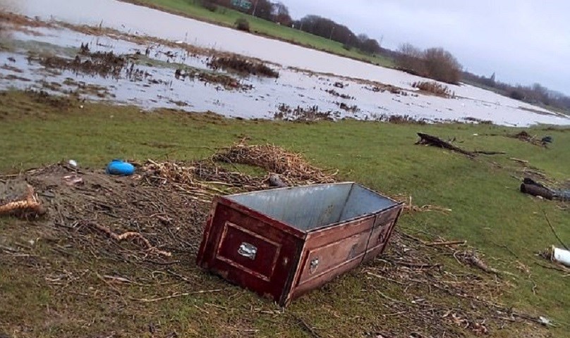 Βρετανία: Πεζοπόροι βρήκαν φέρετρο από τη Σαουδική Αραβία σε χωράφι – ΦΩΤΟ