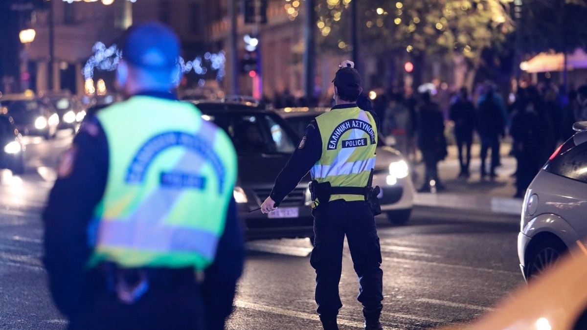 Παραμονή Πρωτοχρονιάς: Πόσες συλλήψεις έγιναν και πόσα πρόστιμα επιβλήθηκαν για παραβάσεις των μέτρων