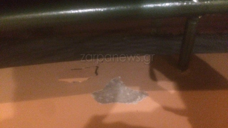 Χανιά: Σφαίρα καρφώθηκε σε μπαλκόνι σπιτιού στην αλλαγή του χρόνου – ΦΩΤΟ