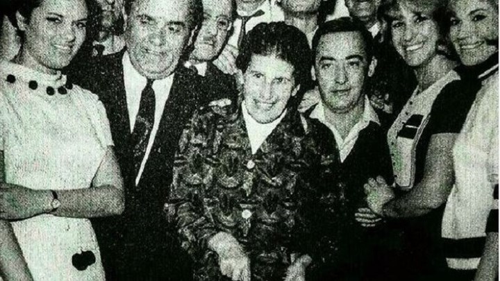 Μία Πρωτοχρονιά πολλών… αστέρων – Η Γεωργία Βασιλειάδου κόβει τη βασιλόπιτα – ΦΩΤΟ