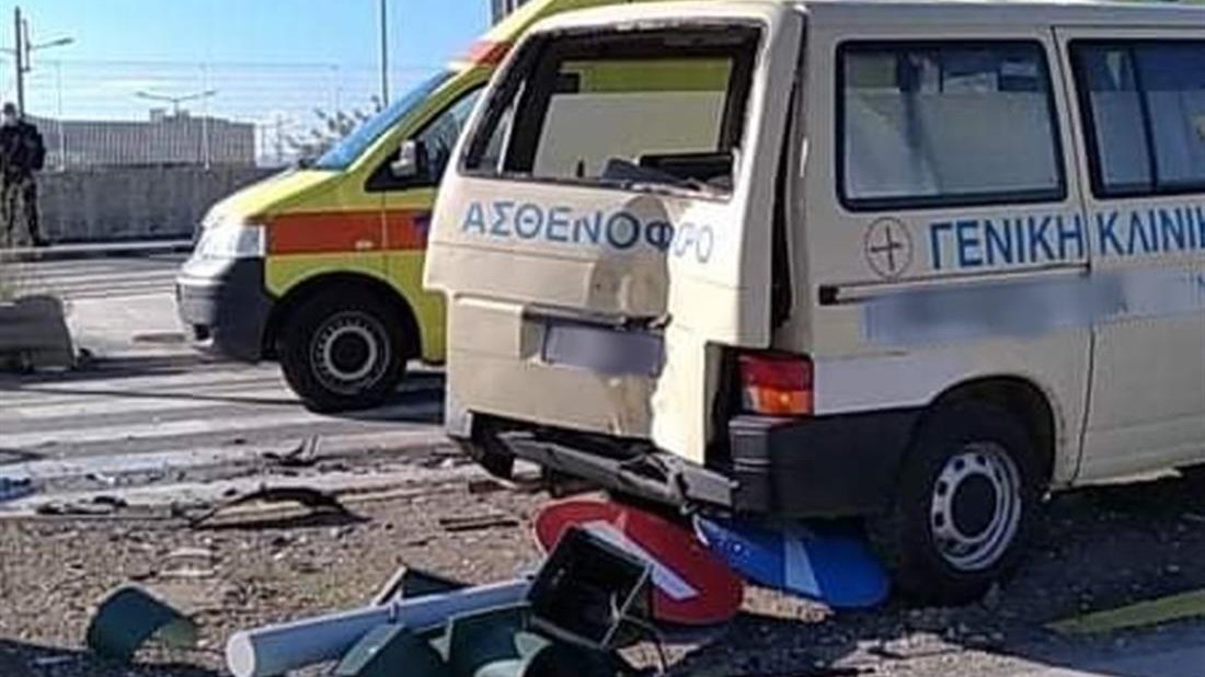 Αγρίνιο: Σφοδρή σύγκρουση Ι.Χ. με ασθενοφόρο – ΦΩΤΟ