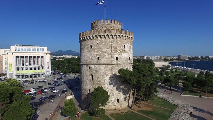 Θεσσαλονίκη: 22χρονη τραυματίστηκε σοβαρά πέφτοντας από ύψος 8 μέτρων