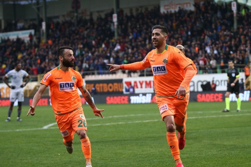 Τουρκία: Στην κορυφή ξανά Τζαβέλλας, Μπακασέτας και Σιώπης – ΒΙΝΤΕΟ