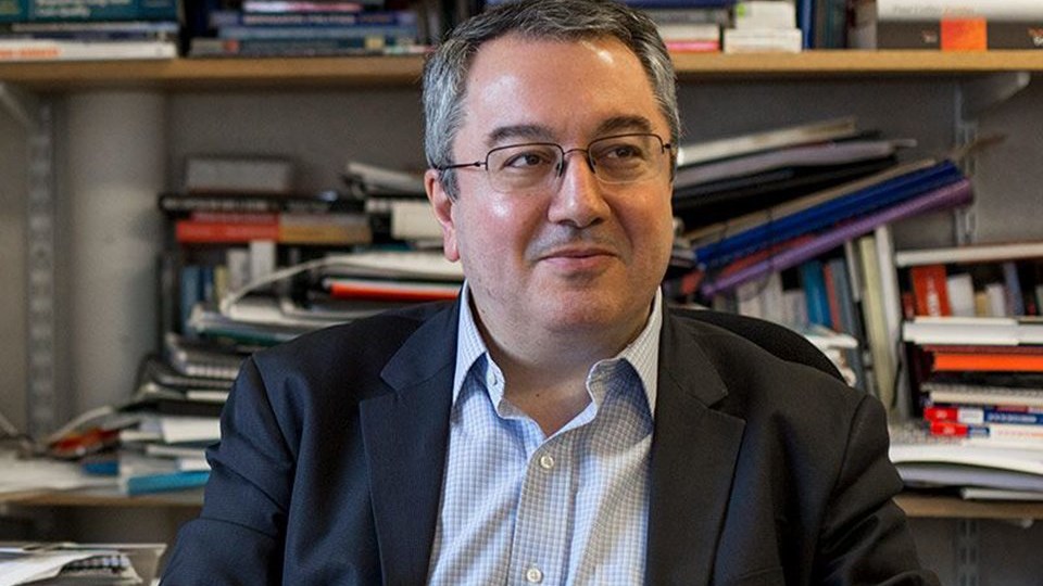 Μόσιαλος: Να “παγώσει” η απόφαση για άνοιγμα των σχολείων, εάν έχουμε στοιχεία επιβάρυνσης