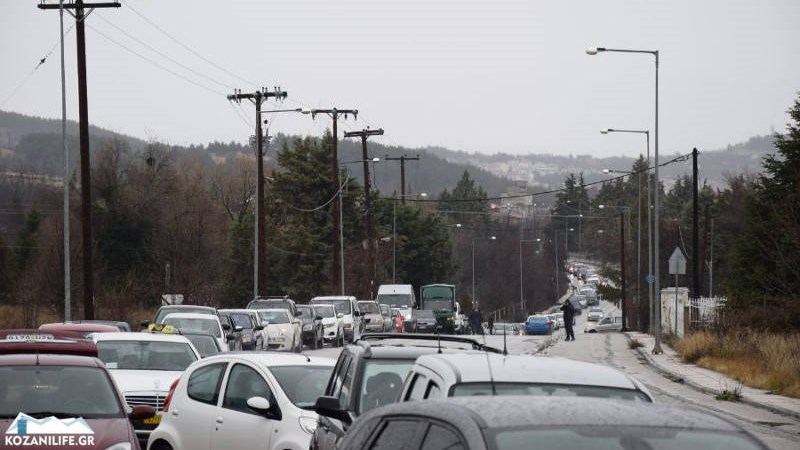 Κοζάνη: Διαμαρτυρία των εμπόρων με αυτοκινητοπομπή – Ζητούν πρόσθετα μέτρα στήριξης
