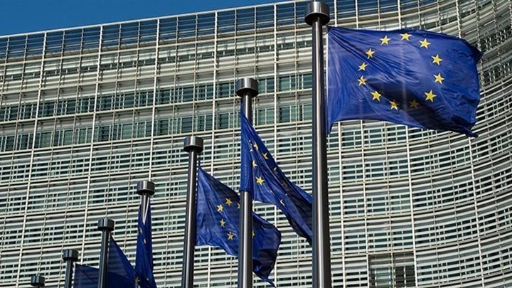 Κομισιόν: Η ΕΕ θα εξασφαλίσει τον εμβολιασμό των Ευρωπαίων το συντομότερο δυνατόν