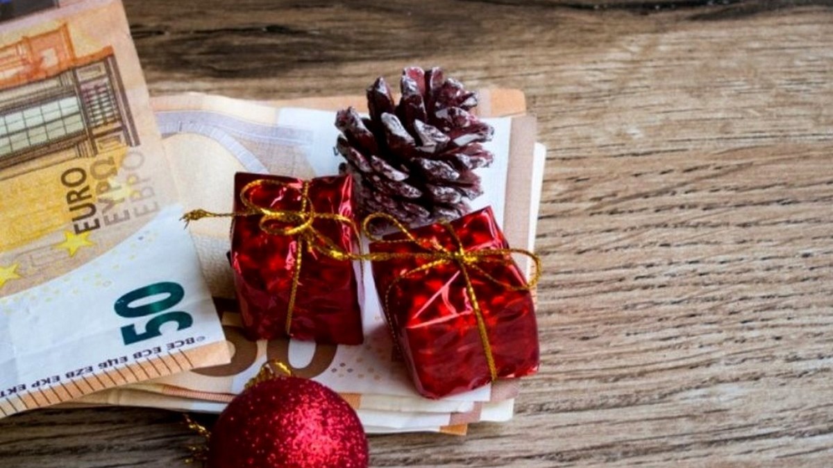 Αναστολές Δεκεμβρίου: Πότε πληρώνεται το δώρο Χριστουγέννων