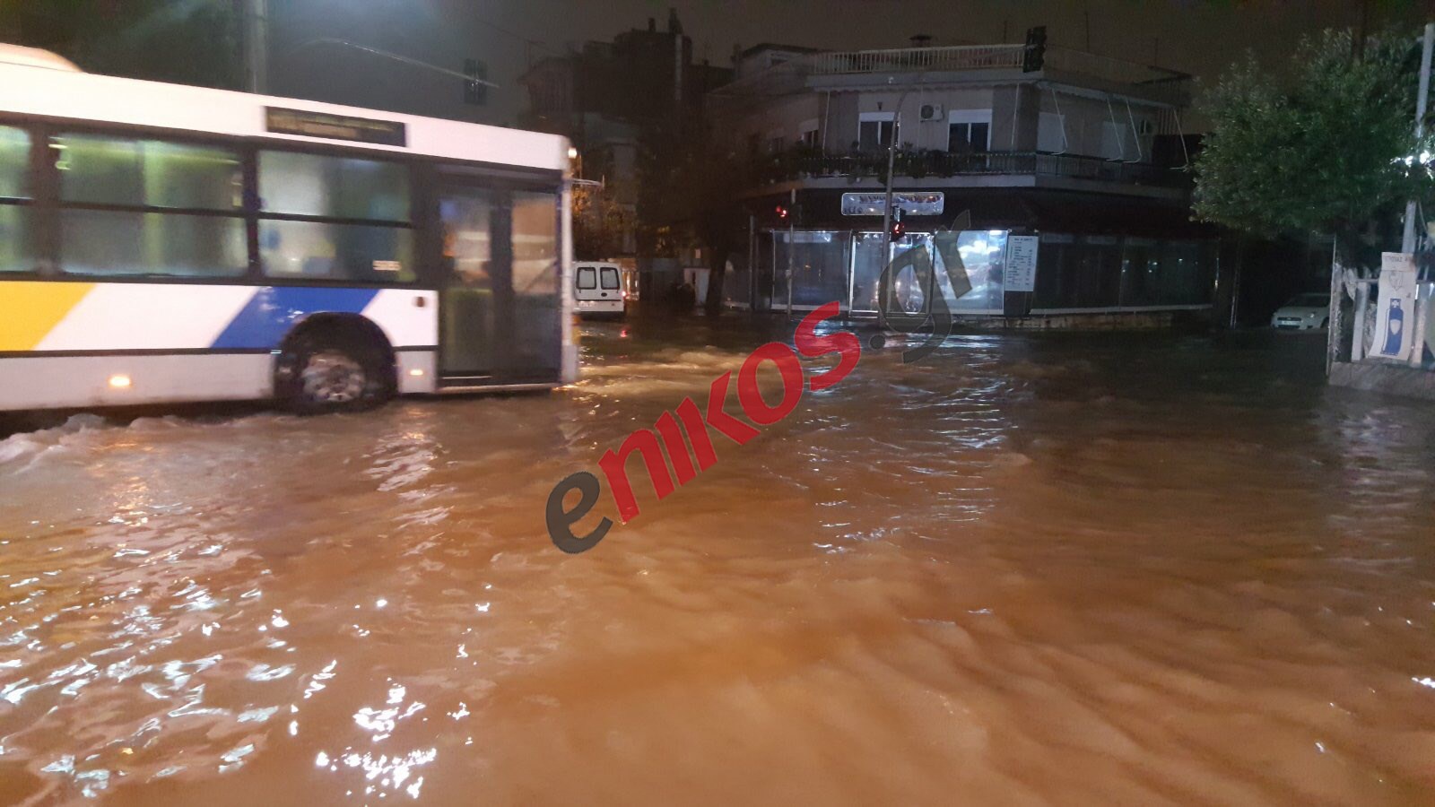 Η κακοκαιρία χτυπά την Αττική – “Ποτάμια” οι δρόμοι στο Μενίδι – ΦΩΤΟ αναγνώστη