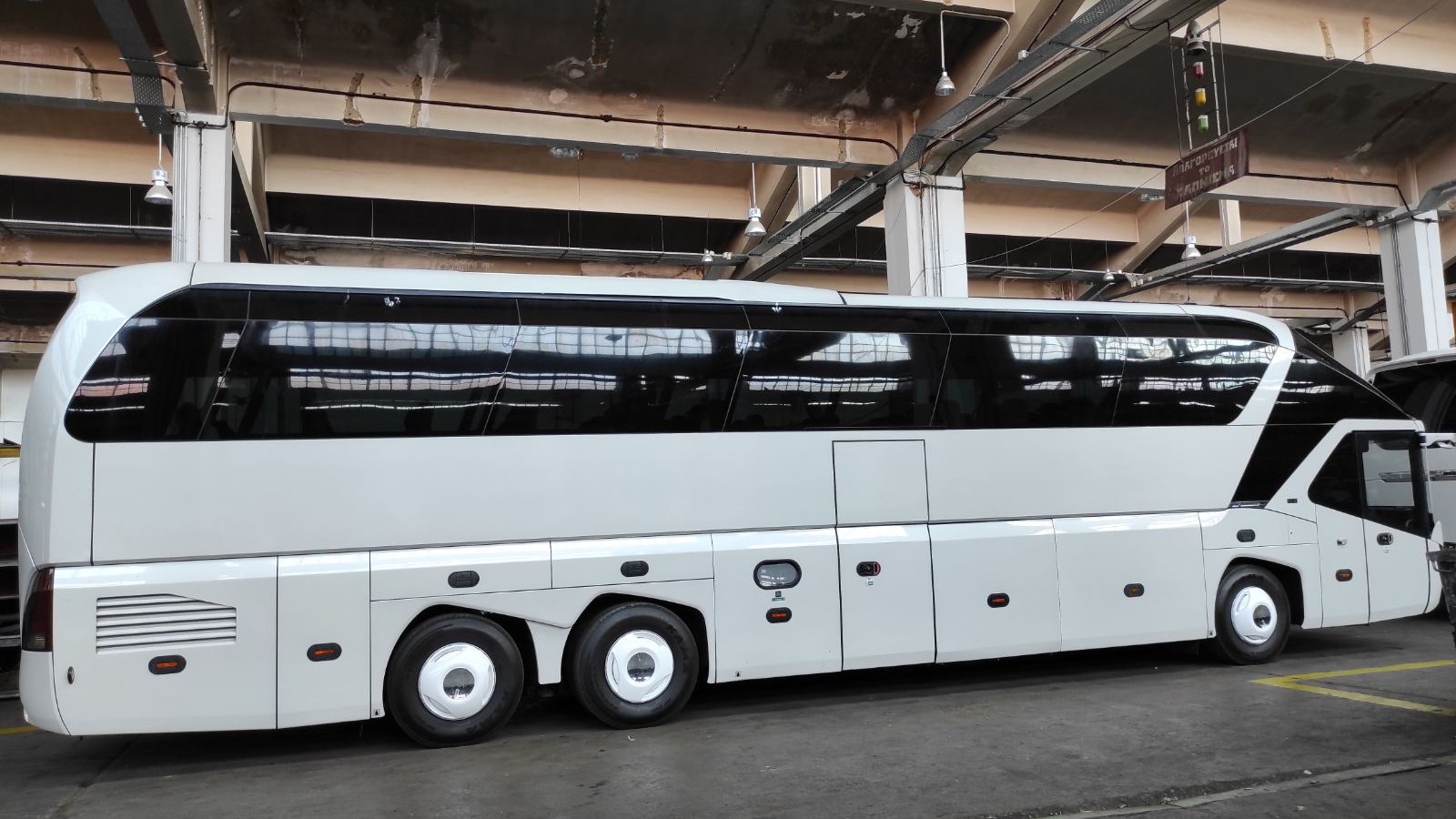 Τα νέα λεωφορεία και τζιπ του Στρατού Ξηράς – ΦΩΤΟ