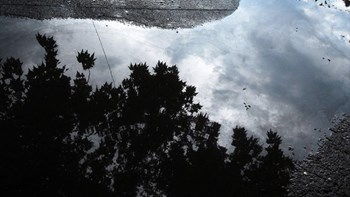 Καιρός: Βελτιωμένος στις περισσότερες περιοχές – Πού θα σημειωθούν βροχές και καταιγίδες