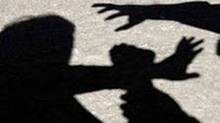 Ηράκλειο: 30χρονη επιτέθηκε στον εν διαστάσει σύζυγό της με… μαχαιροπίρουνο και γλάστρες