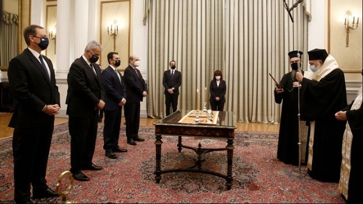 Ορκωμοσία – Ιερώνυμος προς υπουργούς: Καλή δύναμη και καλή συνεργασία