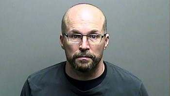 ΗΠΑ: Συνωμοσιολόγος ο φαρμακοποιός που κατέστρεψε εκατοντάδες δόσεις εμβολίου – BINTEO