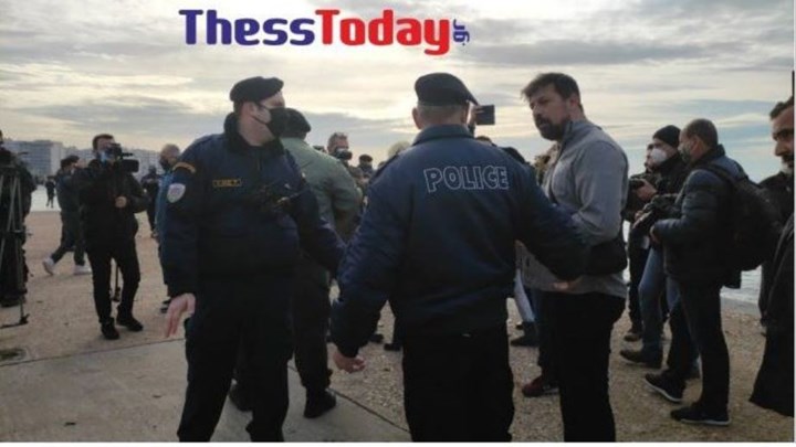 Θεοφάνια: Ένταση και προσαγωγές στη Νέα Παραλία Θεσσαλονίκης – ΦΩΤΟ – ΒΙΝΤΕΟ