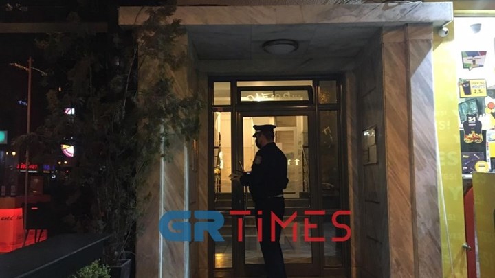 Θεσσαλονίκη: Επίθεση με μπογιές στο γραφείο της Έλενας Ράπτη – ΒΙΝΤΕΟ