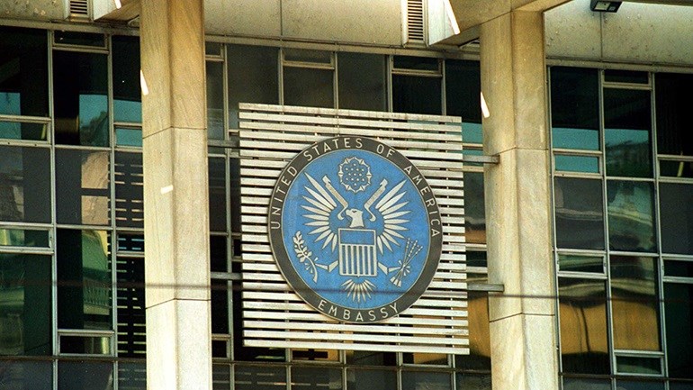 Επεισόδια στις ΗΠΑ: Σε κλοιό ασφαλείας η αμερικανική πρεσβεία στην Αθήνα