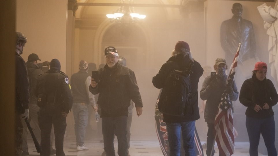 Εισβολή στο Καπιτώλιο: Τέσσερις οι νεκροί μετά τα επεισόδια