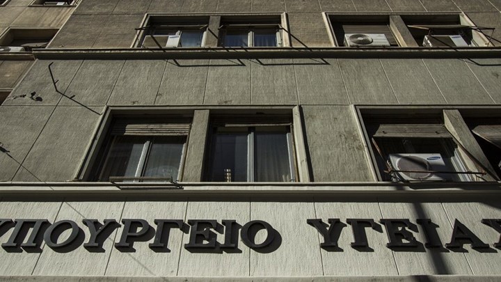 Κορονοϊός: Συνεδριάζουν εκτάκτως οι λοιμωξιολόγοι – Ανησυχία για τα σχολεία στις “κόκκινες” περιοχές