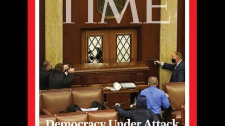 HΠΑ-Καπιτώλιο: «Η δημοκρατία δέχεται επίθεση» – Tο ιστορικό εξώφυλλο του περιοδικού “Time”