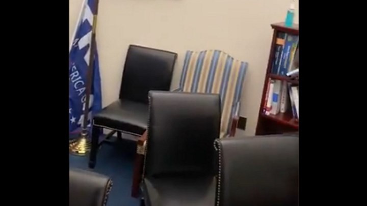 Εισβολή στο Καπιτώλιο: Έκλεψαν μέχρι και το λάπτοπ γερουσιαστή – Τι ανέφερε ο ίδιος στο Twitter