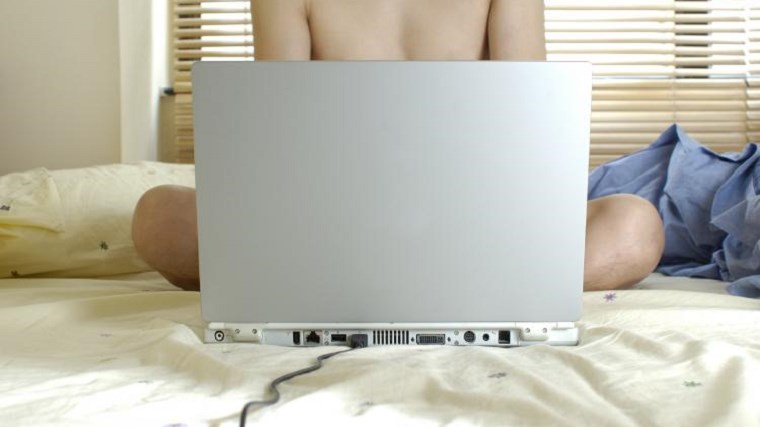 Τηλεργασία: Ένας στους 10 απολαμβάνει να εργάζεται από το σπίτι γυμνός