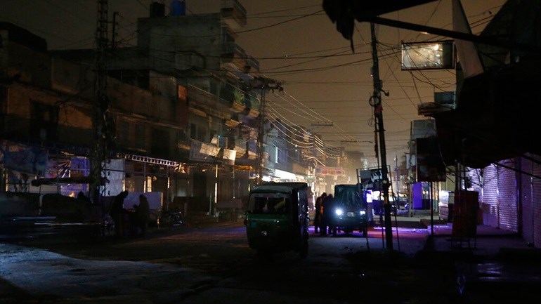Πακιστάν: Ολικό μπλακ-άουτ βύθισε τη χώρα στο σκοτάδι