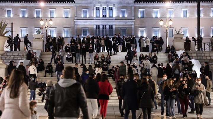 Κορονοϊος: H ηλικιακή ομάδα με τη μεγαλύτερη αύξηση κρουσμάτων μετά τα Χριστούγεννα – Η ανάλυση Σαρηγιάννη