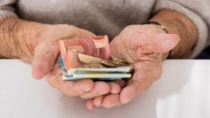 Συντάξεις: Αυξήσεις στις κύριες τον Μάρτιο με αναδρομικά 17 μηνών – Ποιους αφορά