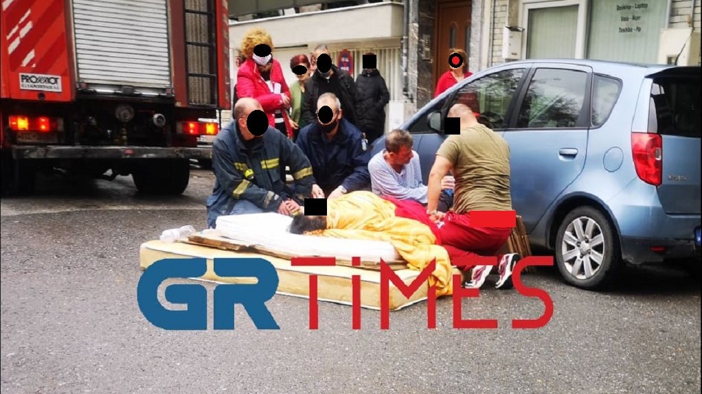 Θεσσαλονίκη: Επιχείρηση διάσωσης γυναίκας που κρεμάστηκε από μπαλκόνι – Είχε ξεχάσει τα κλειδιά της