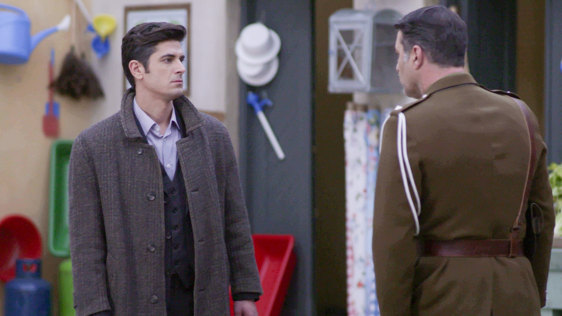 Άγριες Μέλισσες: Η Ελένη μαθαίνει το ένοχο παρελθόν Κυπραίου και Νέστορα