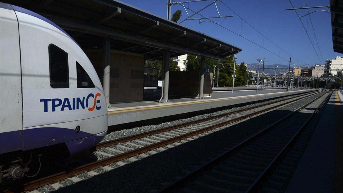 ΤΡΑΙΝΟΣΕ: Καθυστερήσεις στα δρομολόγια του Προαστιακού – Πού εντοπίζεται το πρόβλημα