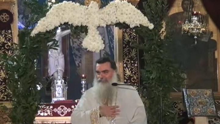 Αγρίνιο: Ιερέας κοινώνησε με την ίδια λαβίδα που είχαν λάβει τη Θεία Κοινωνία ασθενείς με κορονοϊό