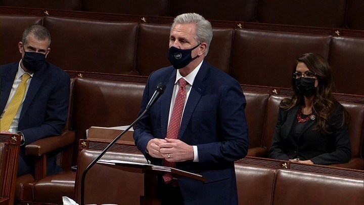 Επικεφαλής των Ρεπουμπλικανών: Θα ήταν λάθος η παραπομπή του Τραμπ