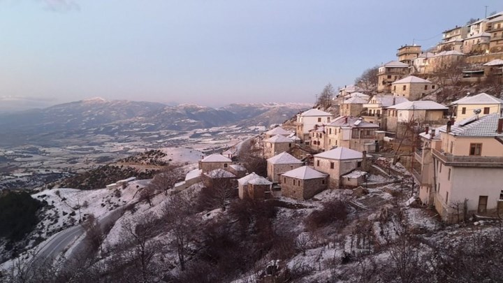 Κακοκαιρία “Λέανδρος”: Χιόνισε στα ορεινά της Λάρισας – Εντυπωσιακές εικόνες