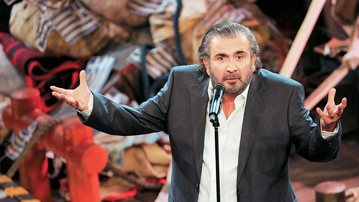 Το «Αλ Τσαντίρι» στήνεται στο «Ριάλτο» για να «χτυπάει» δυναμικά από εκεί ο Λαζόπουλος μέσω live streaming