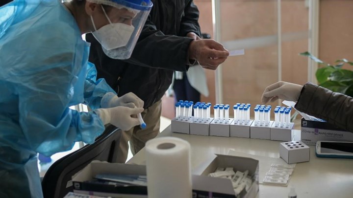 Κορονοϊός: Κατεπείγουσα προκαταρκτική εξέταση για τα “ξεχασμένα” κρούσματα στην Κοζάνη