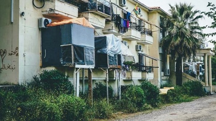 Πανικός στο hotspot Θερμοπυλών: Άνδρας κρατώντας τσεκούρι απειλούσε όποιον έβρισκε μπροστά του