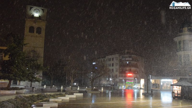 Κακοκαιρία “Λέανδρος”: Πυκνή χιονόπτωση στην πόλη της Κοζάνης – ΒΙΝΤΕΟ