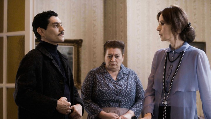 Άγριες Μέλισσες: “Βόμβα” στο σπίτι των Σεβαστών – Ο Τάκης αποκαλύπτει το μυστικό της Δρόσως