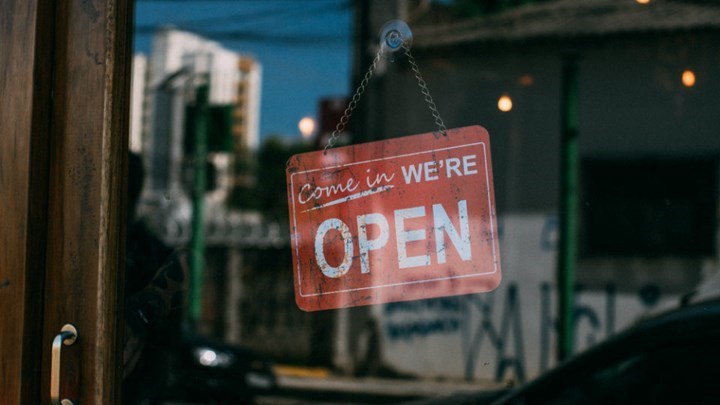 Πώς θα λειτουργούν από σήμερα τα καταστήματα και κομμωτήρια