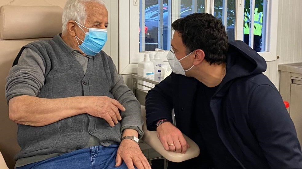 Βασίλης Κικίλιας: Στο νοσοκομείο ΕΛΠΙΣ ο υπουργός Υγείας – ΦΩΤΟ