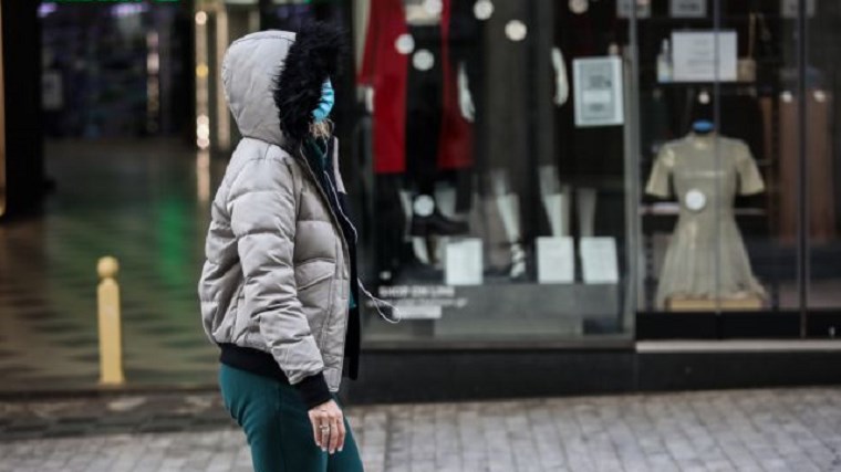 Έτσι θα λειτουργήσουν καταστήματα και κομμωτήρια από τη Δευτέρα – Τι ισχύει για τις “κόκκινες” περιοχές