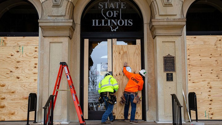 FBI: Στέλνει σήμα κινδύνου για βία – Υπό τον φόβο ένοπλων διαδηλώσεων οι Πολιτείες -ΦΩΤΟ-ΒΙΝΤΕΟ