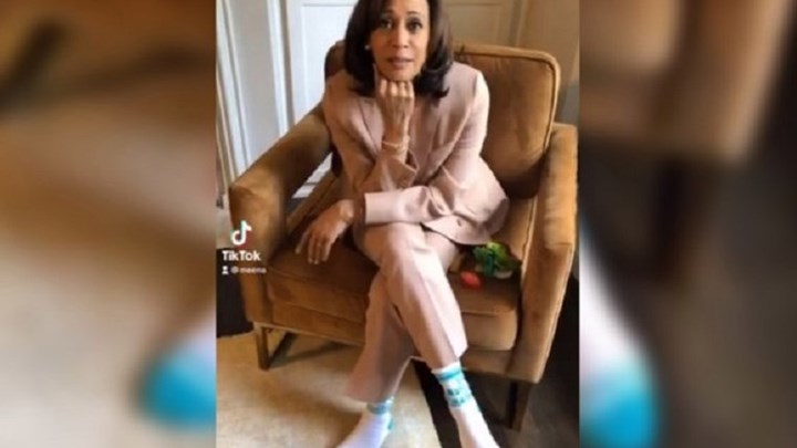 Viral οι κάλτσες της Κάμαλα Χάρις – ΒΙΝΤΕΟ