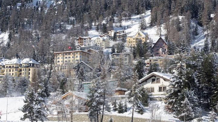 Συναγερμός στο Σεν Μόριτζ της Ελβετίας: Εντοπίστηκε μεταλλαγμένο στέλεχος του κορονοϊού