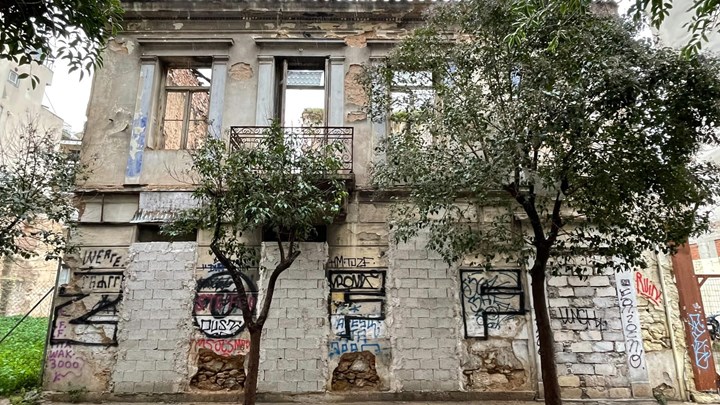 «Απελευθερώνονται» 63 κτίρια της Αθήνας – ΦΩΤΟ