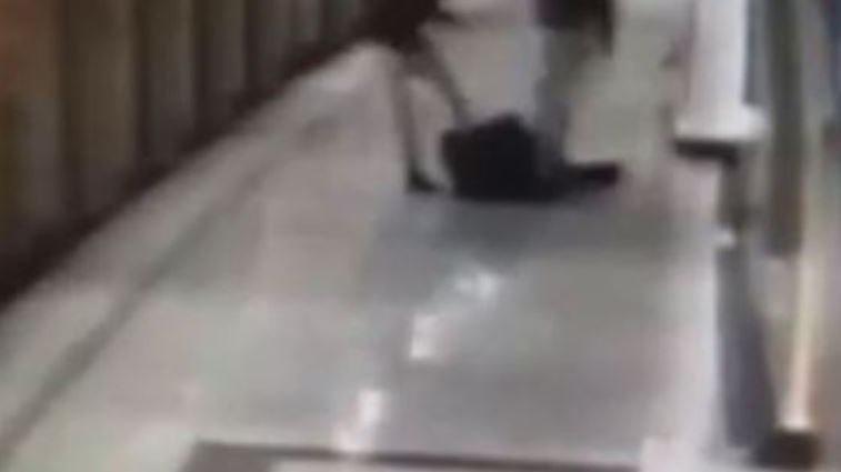 Μετρό: Καρέ-καρέ η άγρια επίθεση στον σταθμάρχη – Ολόκληρο το ΒΙΝΤΕΟ ντοκουμέντο