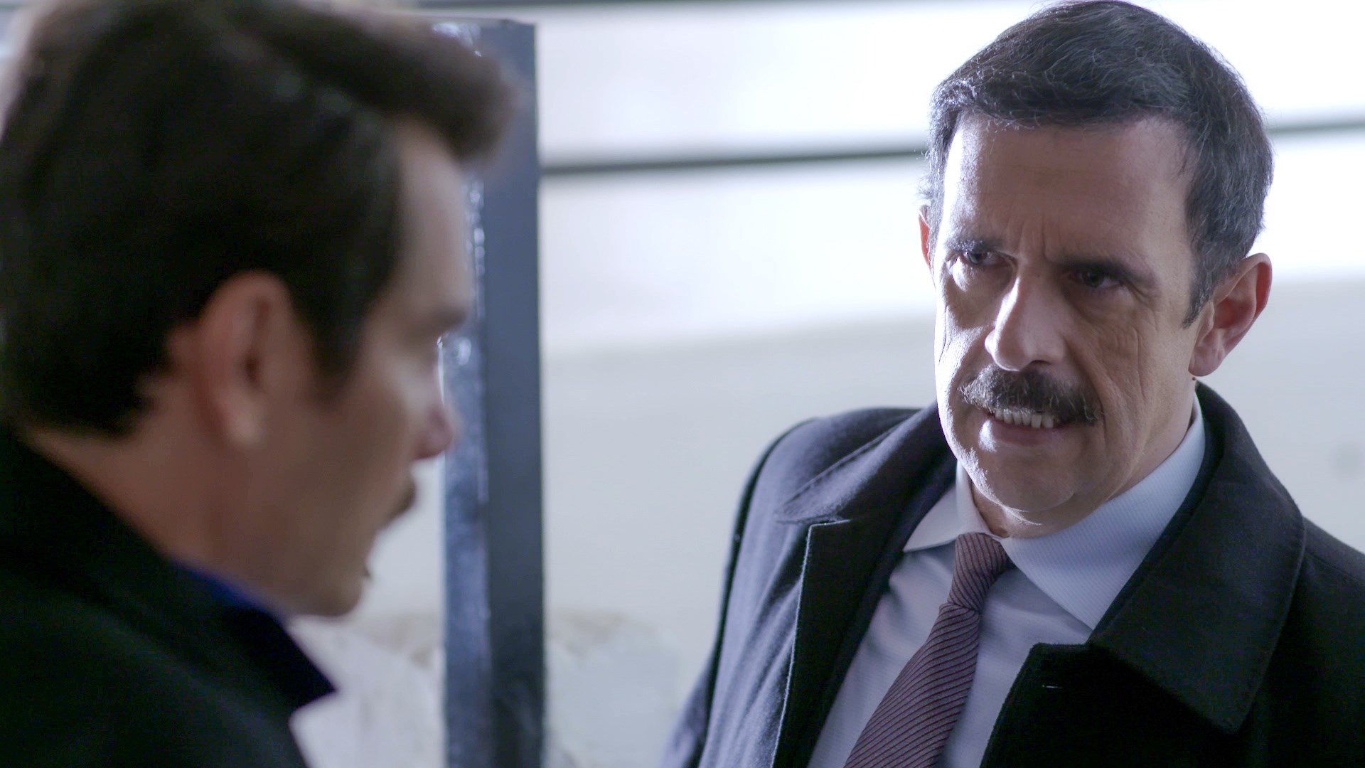 Άγριες Μέλισσες: Ο Μελέτης αποκαλύπτει ένα μυστικό στον Κωνσταντή που θα τον σοκάρει