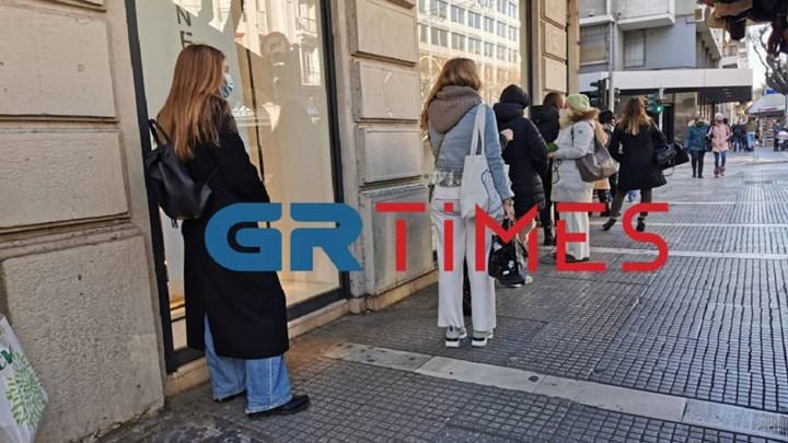 Θεσσαλονίκη: Ουρές για δεύτερη ημέρα έξω από τα καταστήματα – ΦΩΤΟ – ΒΙΝΤΕΟ