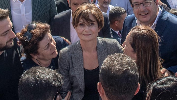 Τουρκία: Ο “εφιάλτης” του Ερντογάν – Ποια είναι η ιατροδικαστής που θέλει να εξοντώσει πολιτικά